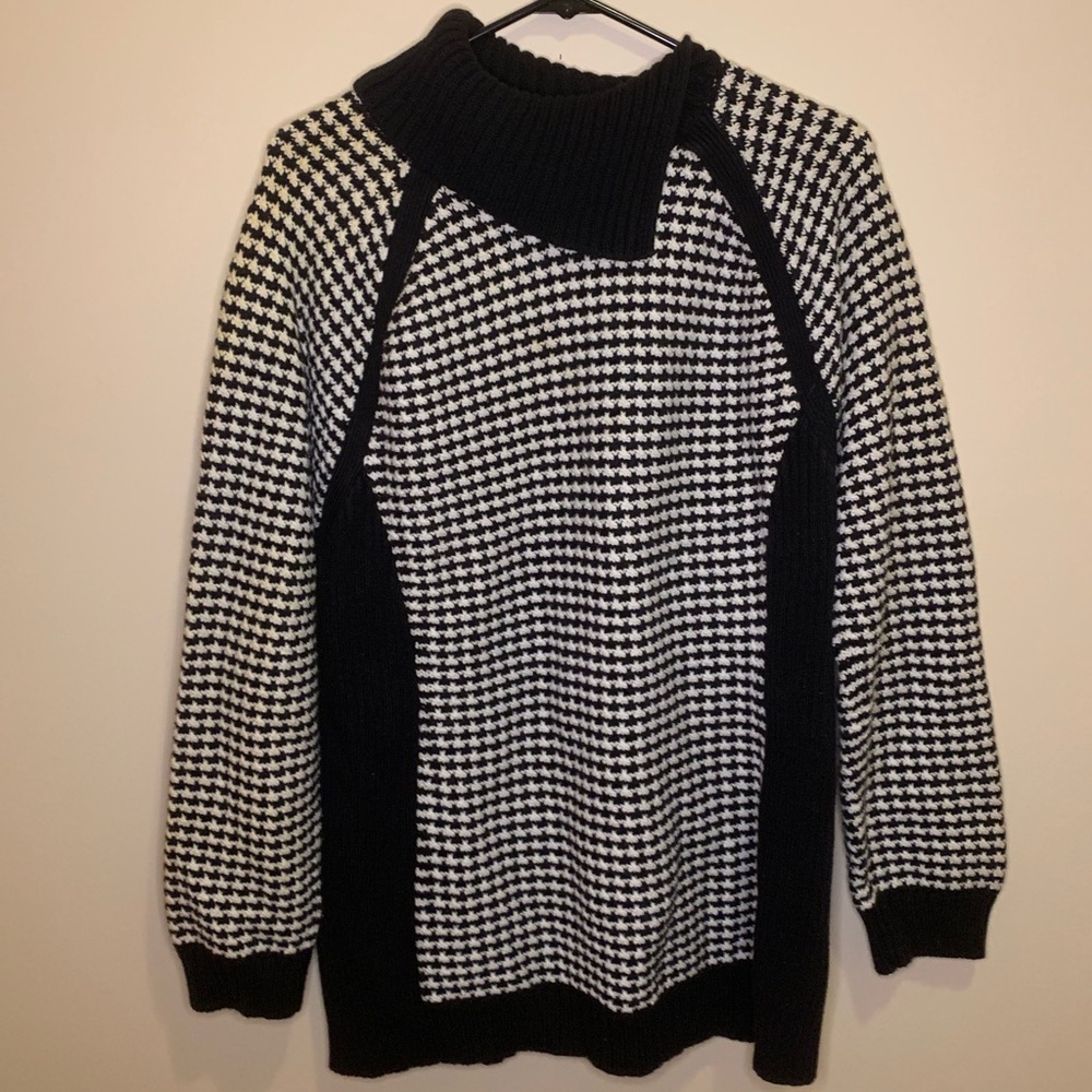 Houndstooth sweater🌿